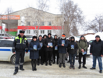 Базарно-Карабулакские полицейские провели мероприятия ежегодной акции «Студенческий десант – 2024»