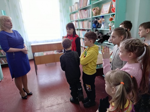 «Библиотека, книжка, я – вместе дружная семья!»                                                      Экскурсия по библиотеке