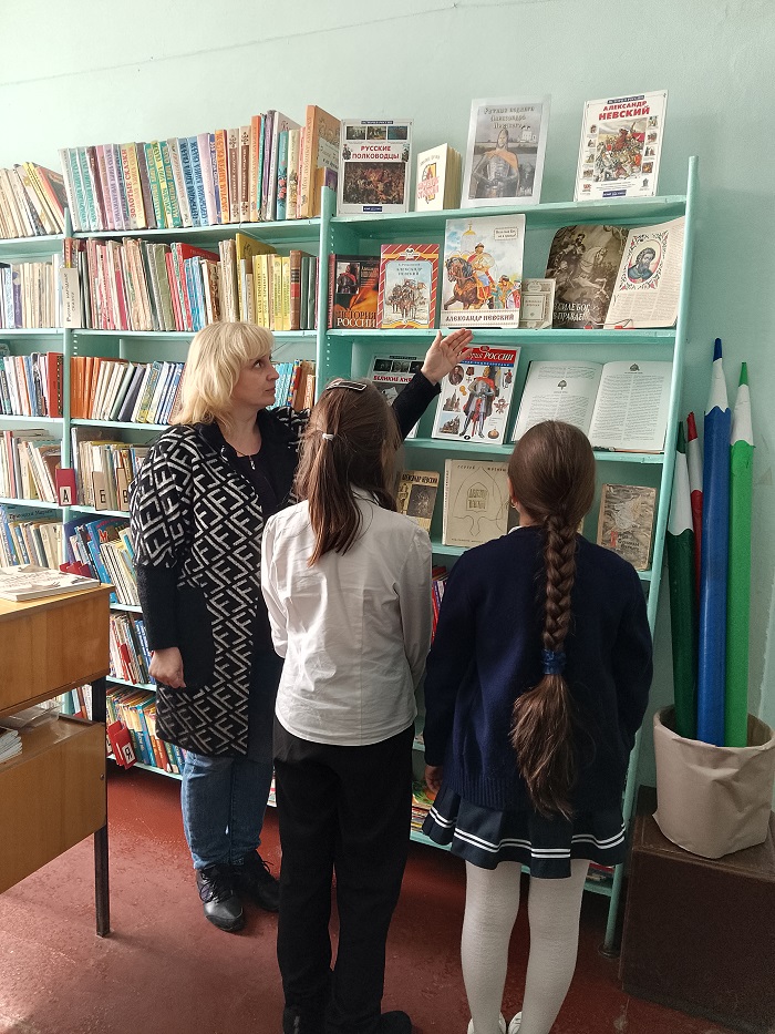  «Ратные подвиги Александра Невского»                                                                                   Книжная выставка