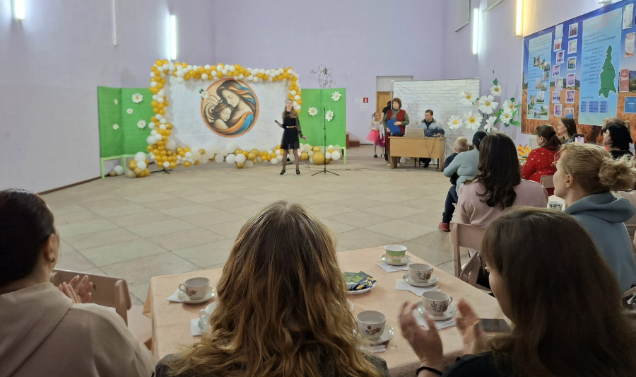 ТЕПЛО СЕРДЕЦ ДЛЯ МИЛЫХ МАМ
