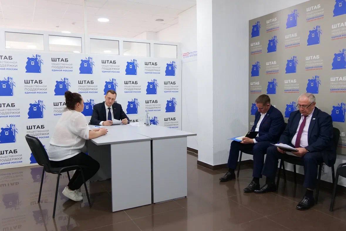Губернатор, секретарь регионального отделения «Единой России» Роман Бусаргин провел личный прием граждан на площадке штаба общественной поддержки партии
