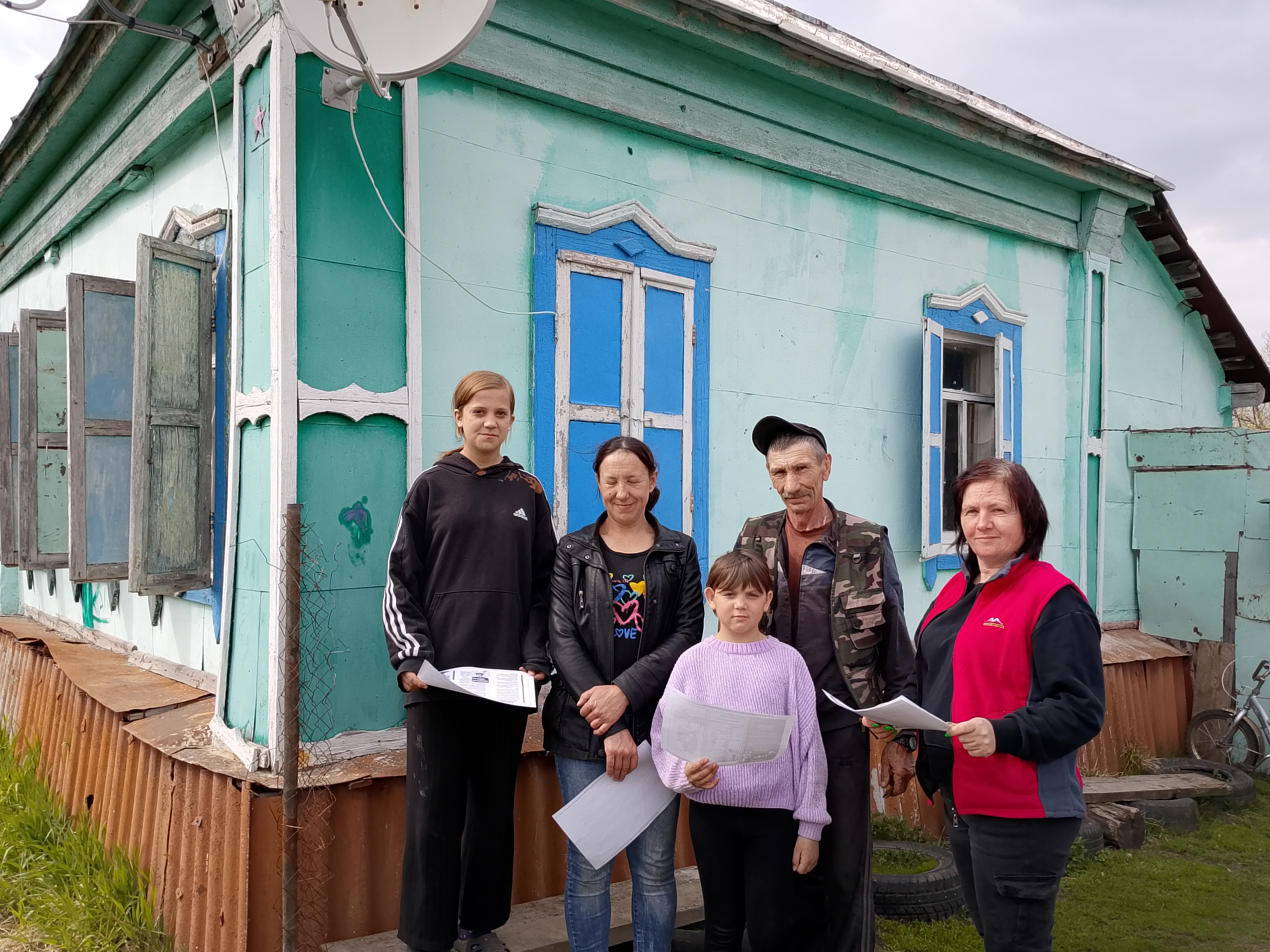 18.04.25 г работники Большечечуйского СДК посетили семью СОП с профилактической беседой "Жизнь дана на добрые дела".Детским душам в настоящее время так не хватает милосердия