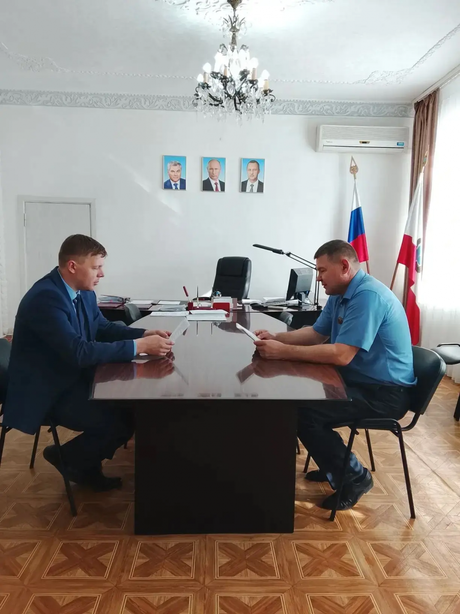 Глава района Андрей Кушнарёв провёл рабочую встречу с Владимиром Дмитриевым, начальником Базарно-Карабулакских РЭС 