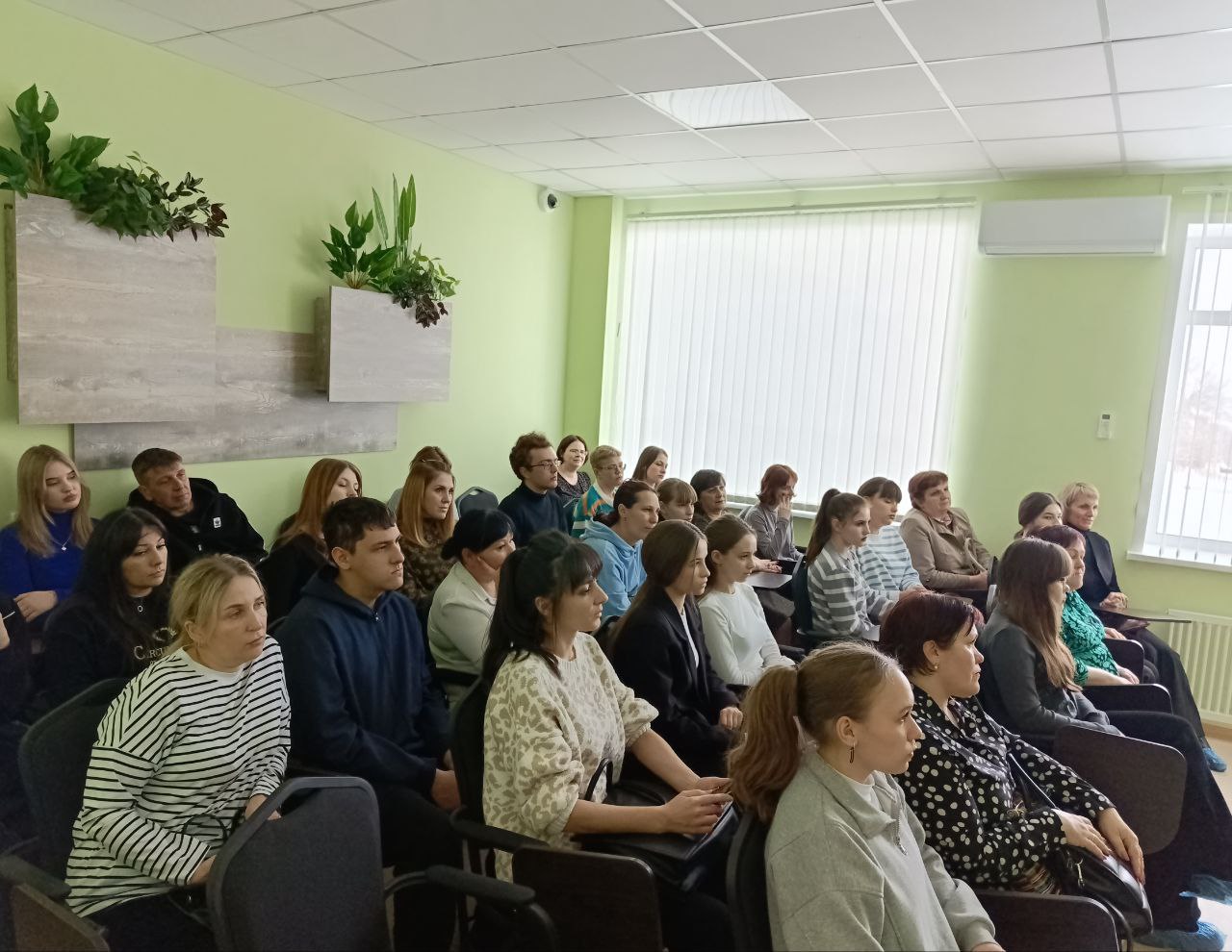 В рамках профориентационной работы медицинской направленности состоялась встреча учащихся 10 и 11 классов школ района, их родителей и представителей образовательных учреждений с главным врачом райбольницы А. В. Анисимовым