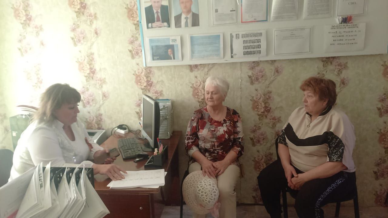 Специалист администрации Старожуковского муниципального образования С.Г. Осипова провела рабочую встречу в селе Стригай