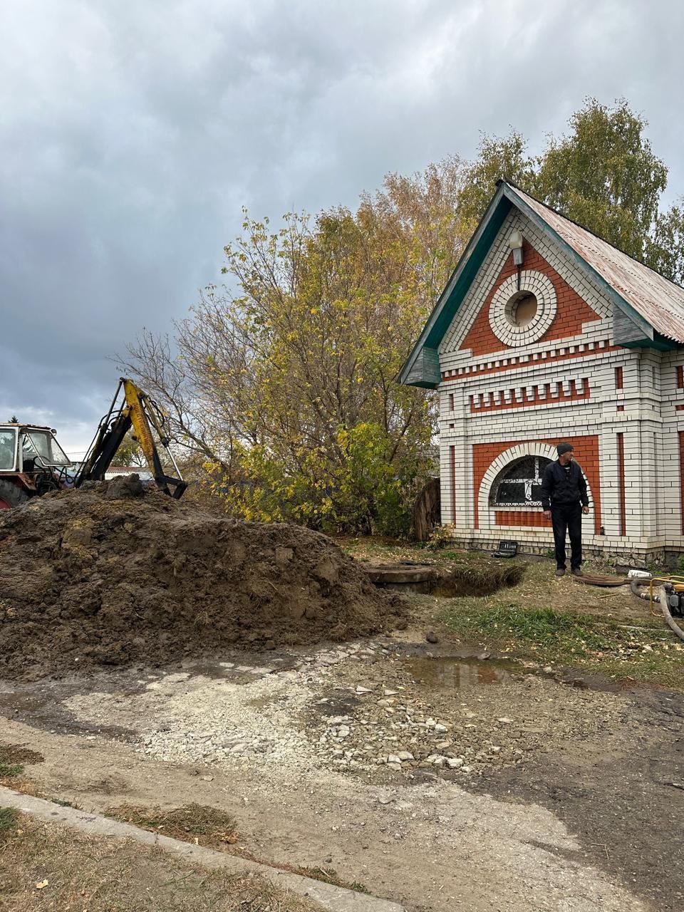 В  Старобурасском муниципальном образовании, под руководством главы администрации Р.А. Кудашева, сотрудники ООО "Феникс" провели ремонтные работы на водопроводе