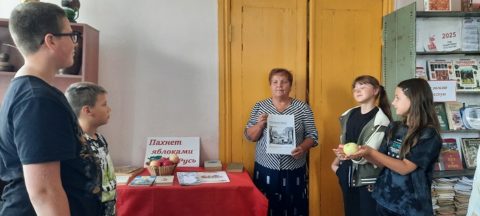 "Пахнет яблоками Русь"                                                                                                      Выставка -дегустация