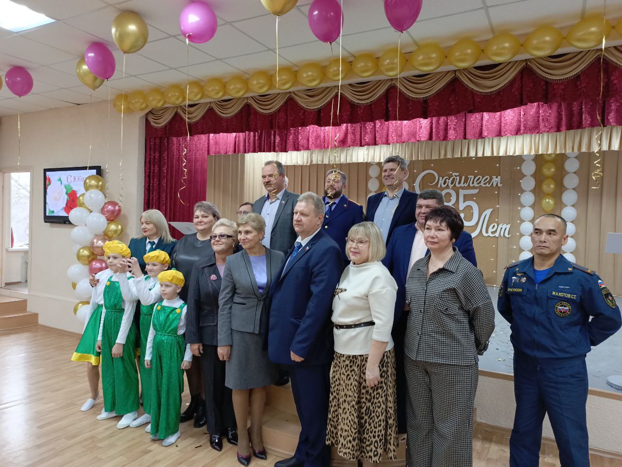 Глава района Н.В. Трошина  поздравила коллектив Базарно-Карабулакского специального реабилитационного дома-интерната для детей с  85-летним юбилеем этого учреждения, который стал родным домом для сотен ребятишек с ограниченными возможностями здоровья