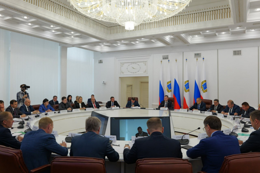 Губернатор Роман Бусаргин провел постоянно действующее совещание с зампредами правительства, министрами и главами районов