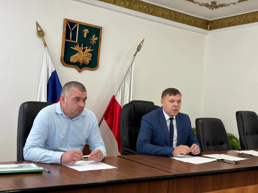 Глава района Андрей Кушнарев провёл расширенное заседание постоянно действующего совещания