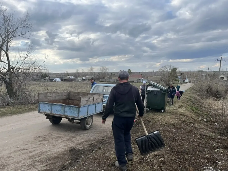 Жители Старобурасского муниципального образования активно включились в месячник по благоустройству