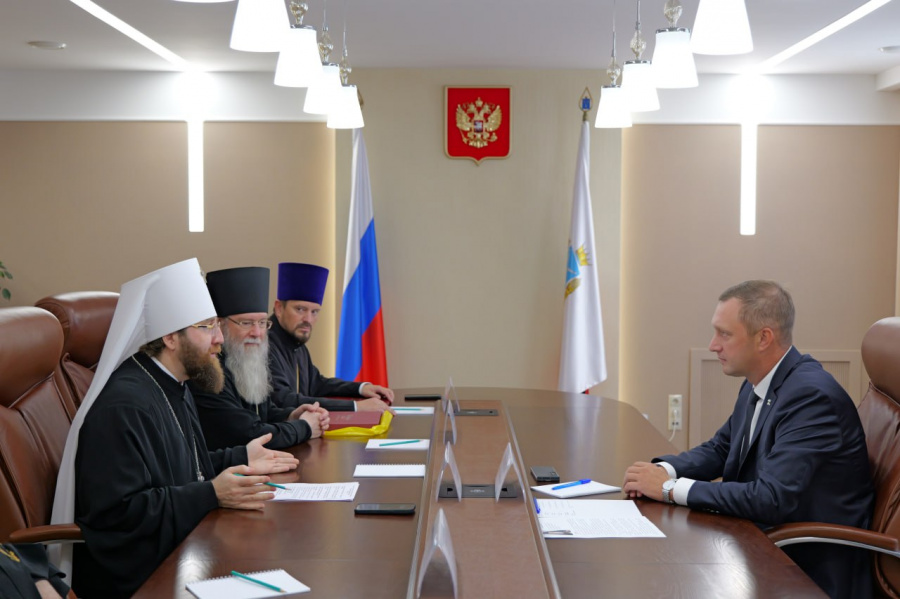 Губернатор Роман Бусаргин провел встречу с митрополитом Саратовским и Вольским Игнатием Губернатор Роман Бусаргин провел встречу с митрополитом Саратовским и Вольским Игнатием