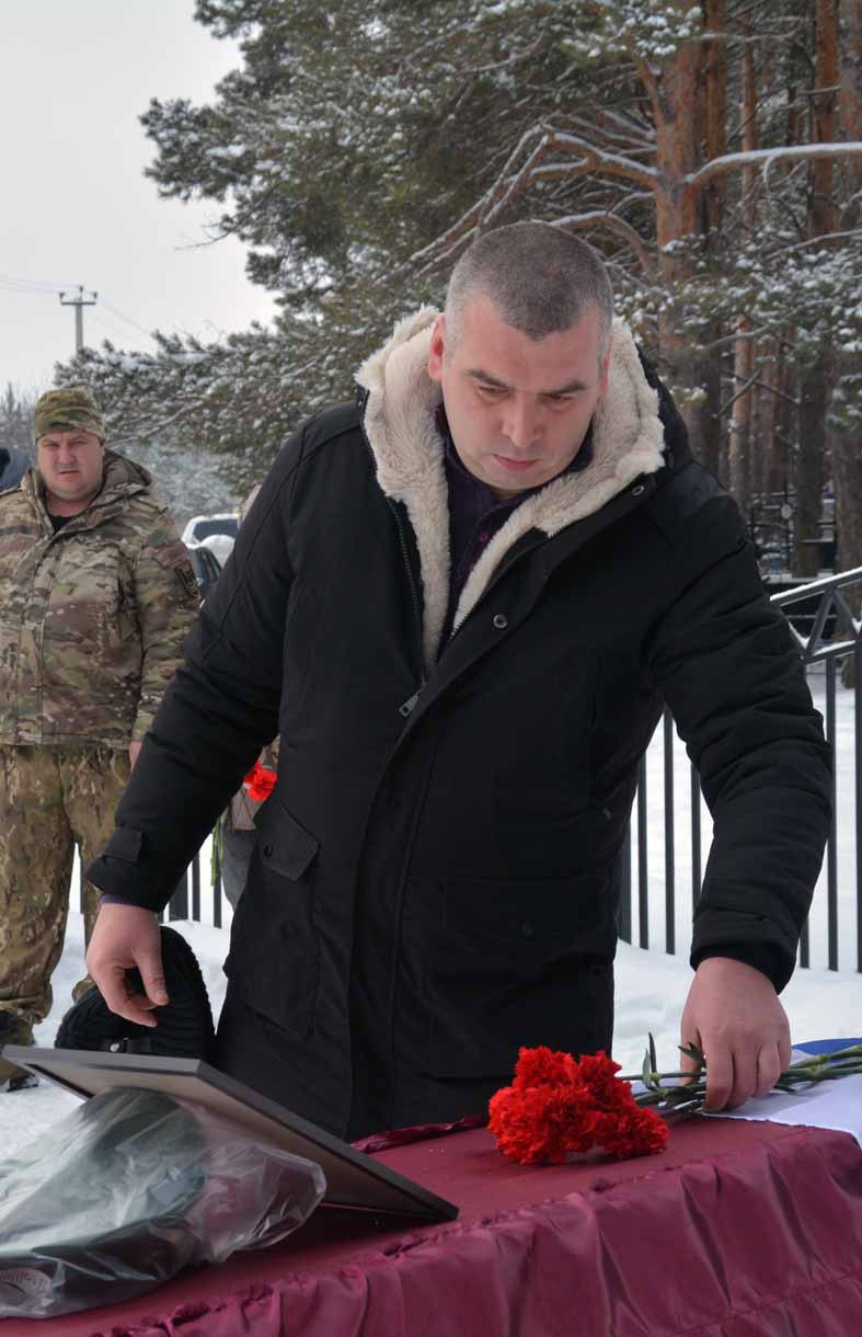 Первый заместитель главы администрации района Алексей Ганин принял участие в церемонии прощания с участником специальной военной операции Петром Караваевым
