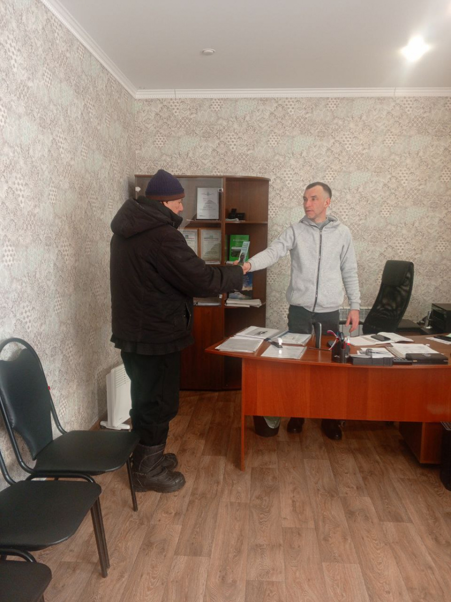 Глава администрации Яковлевского муниципального образования Ринат Тугушев провёл разъяснительную работу с населением по вопросу службы по контракту