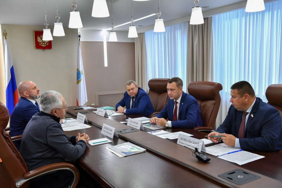 Губернатор Роман Бусаргин встретился с председателем Российского экологического общества Рашидом Исмаиловым (https://t.me/green2018) Губернатор Роман Бусаргин встретился с председателем Российского экологического общества Рашидом Исмаиловым (https://t.me/green2018)