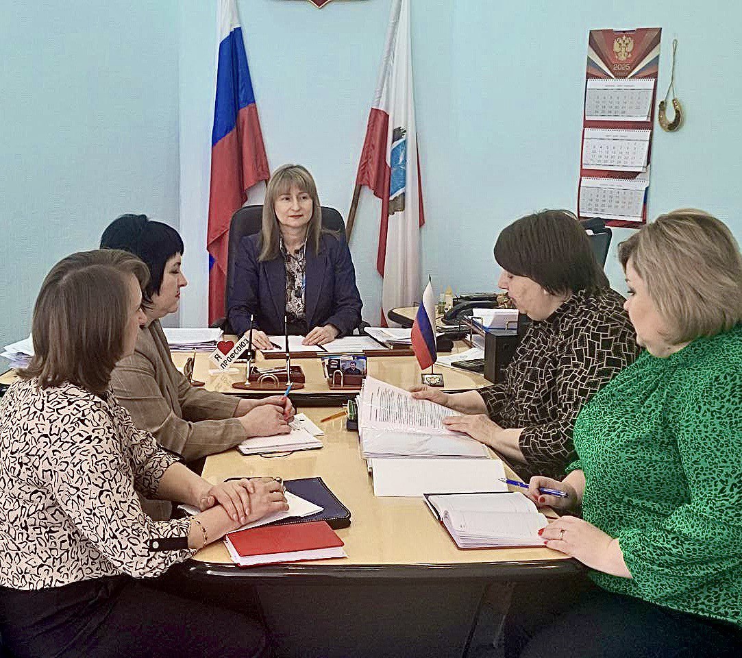 В администрации района прошла встреча с заместителем председателя Федерации профсоюзных организаций области Ю. Е. Винокуровой