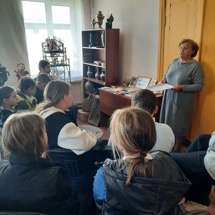 "Все начинается с семьи"                                                                                     Познавательный час