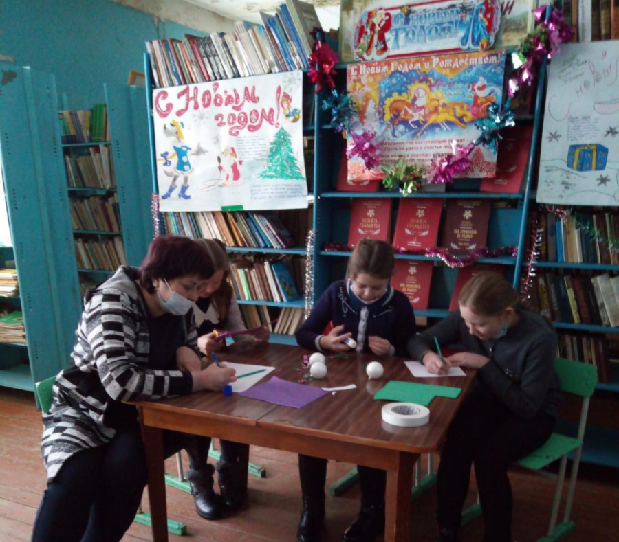 «Сделай свою новогоднюю игрушку».  Конкурс на лучшую игрушку, сделанную своими руками.