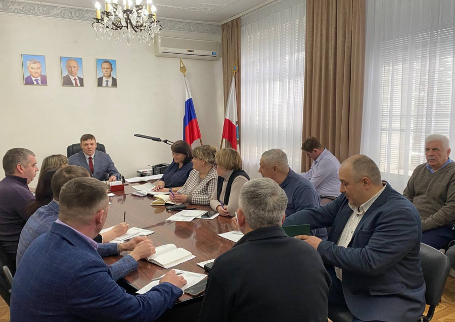 Временно исполняющий полномочия главы района Андрей Кушнарёв сегодня провёл первое рабочее совещание с главами администраций муниципальных образований