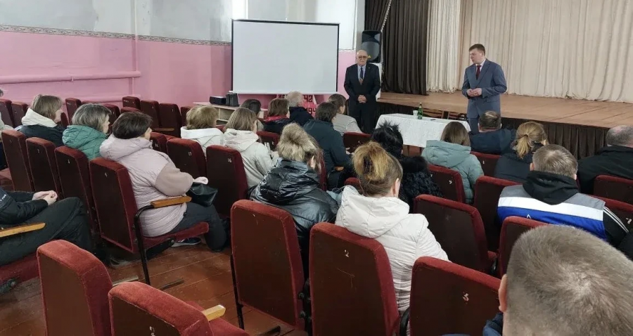 Глава района Андрей Кушнарёв провёл встречу с жителями Старой Жуковки Глава района Андрей Кушнарёв провёл встречу с жителями Старой Жуковки