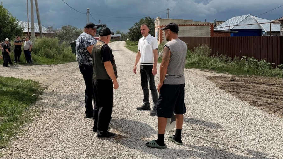 Глава администрации Яковлевского муниципального образования Ринат Тугушев выехал на ул. Первомайскую в с. Яковлевка