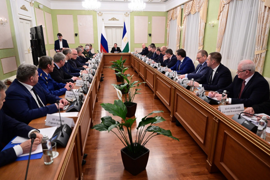 Губернатор Саратовской области Роман Бусаргин 24 декабря в Уфе принял участие в совещании с руководителями регионов ПФО, которое провел заместитель Председателя Совета Безопасности страны Дмитрий Медведев