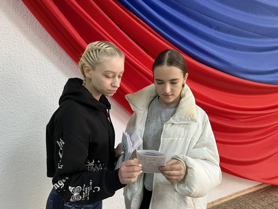 Культорганизатор РДК Карина Березина провела акцию «Мы против терроризма!»