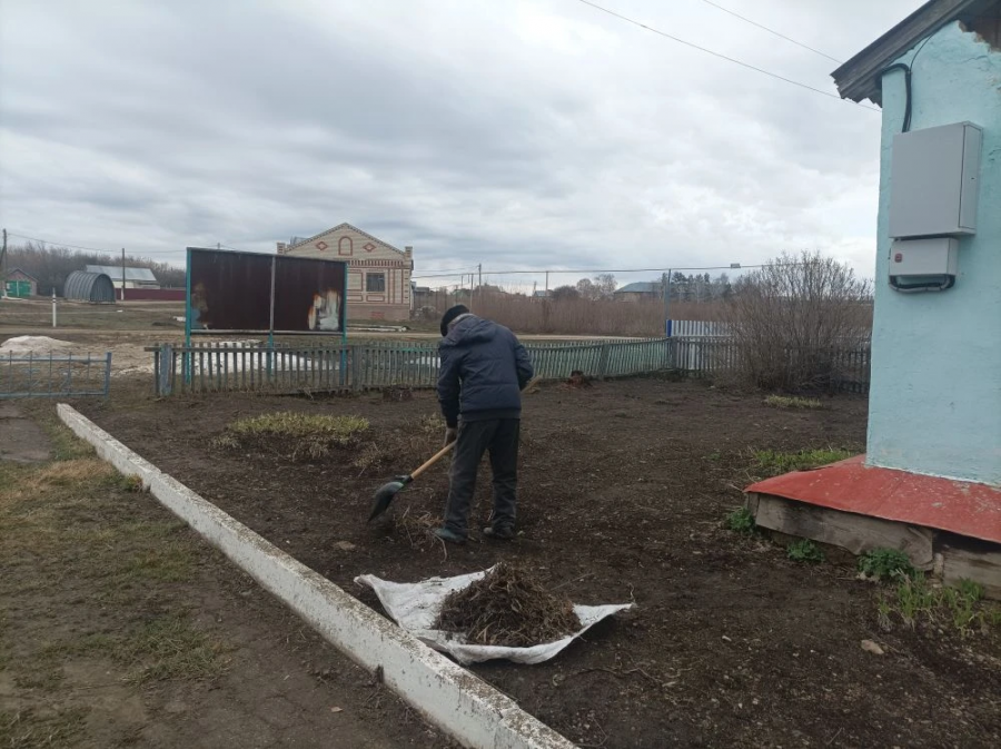 Врип главы администрации Старожуковского МО Светлана Осипова организовала очередной субботник