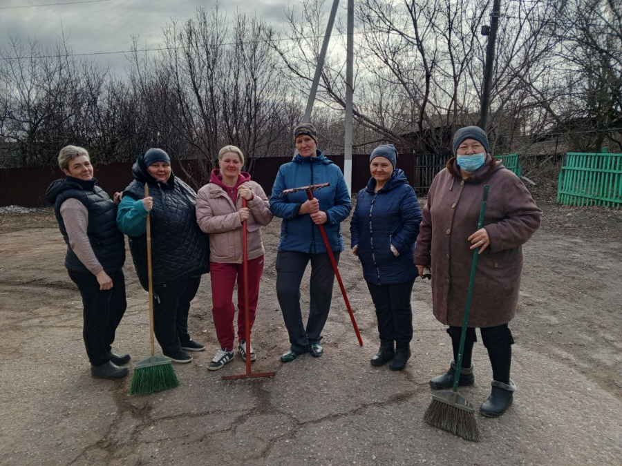 Работники социальной сферы, администрации, детских садов, школ, домов культуры  Свободинского МО приняли участие в субботнике по благоустройству населённых пунктах