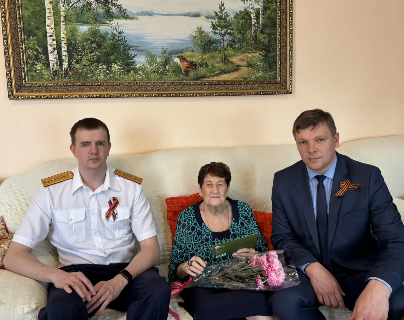 Глава района Андрей Кушнарев в преддверии Дня Победы навестил труженицу тыла Тамару Николаевну Аштаеву
