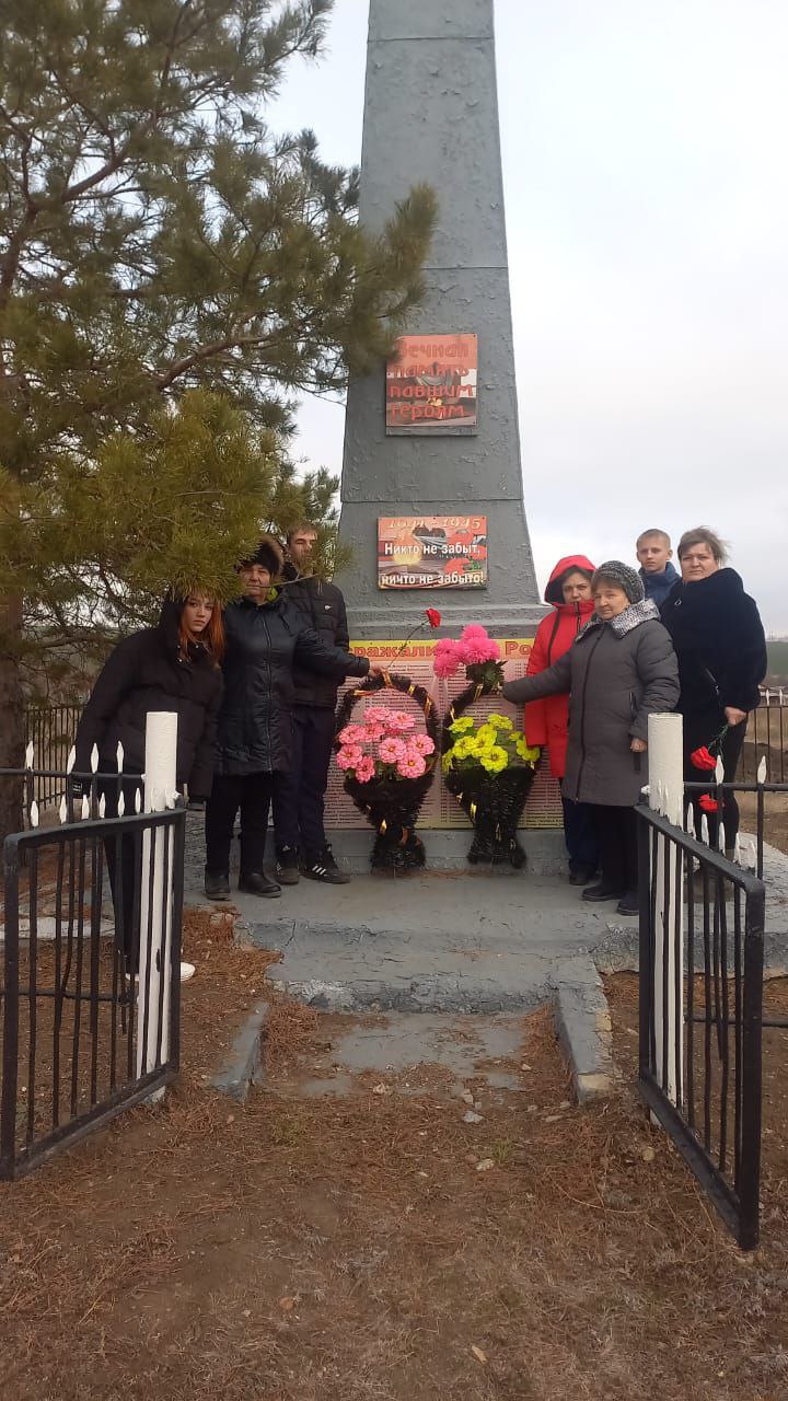 В День Героев Отечества в селе Стригай около памятника павшим воинам состоялась торжественная церемония возложения цветов