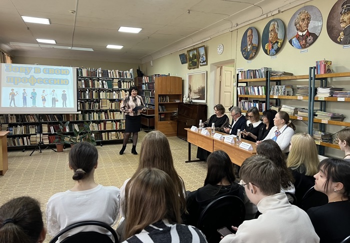 «Зову в свою профессию»                                                                                                            Встреча с представителями разных профессий