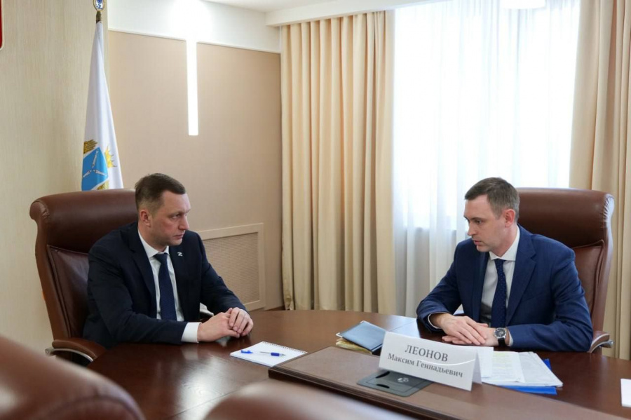 Губернатор Роман Бусаргин провел рабочую встречу с главой Энгельсского района Максимом Леоновым Губернатор Роман Бусаргин провел рабочую встречу с главой Энгельсского района Максимом Леоновым