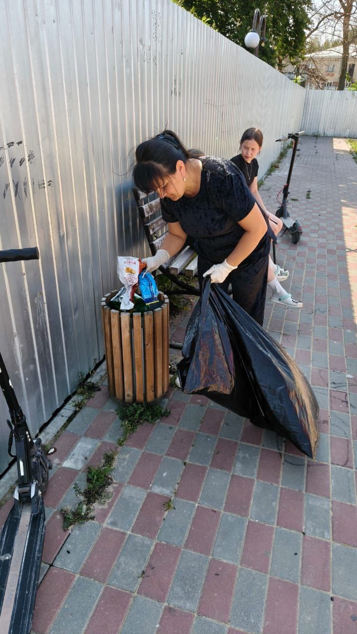 По поручению главы администрации Яковлевского муниципального образования Р. Г. Тугушева в селе Яковлевка проведена уборка на общественных территориях