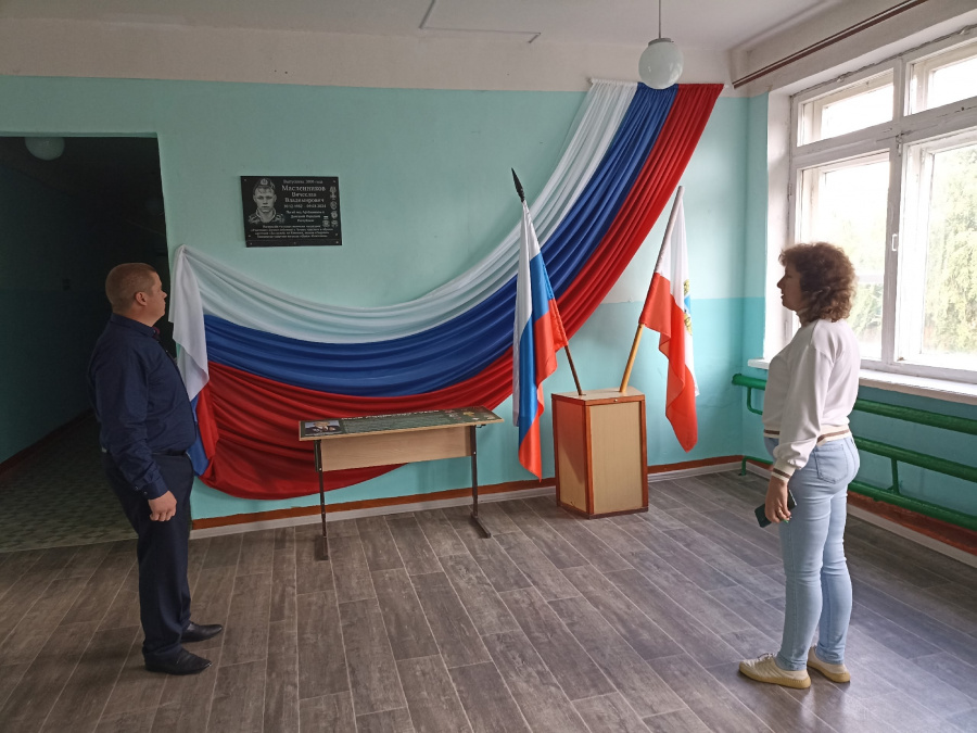 Сегодня глава администрации Алексеевского МО Андрей Демагин посетил с рабочим визитом СОШ с. Алексеевка.
