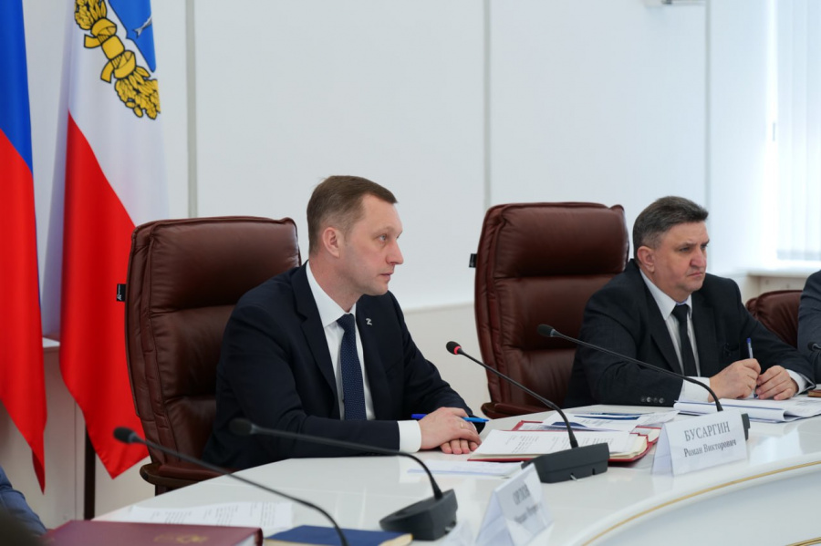 Губернатор Роман Бусаргин провел постоянно действующее совещание с участием зампредов и министров Правительства области, а также глав районов
