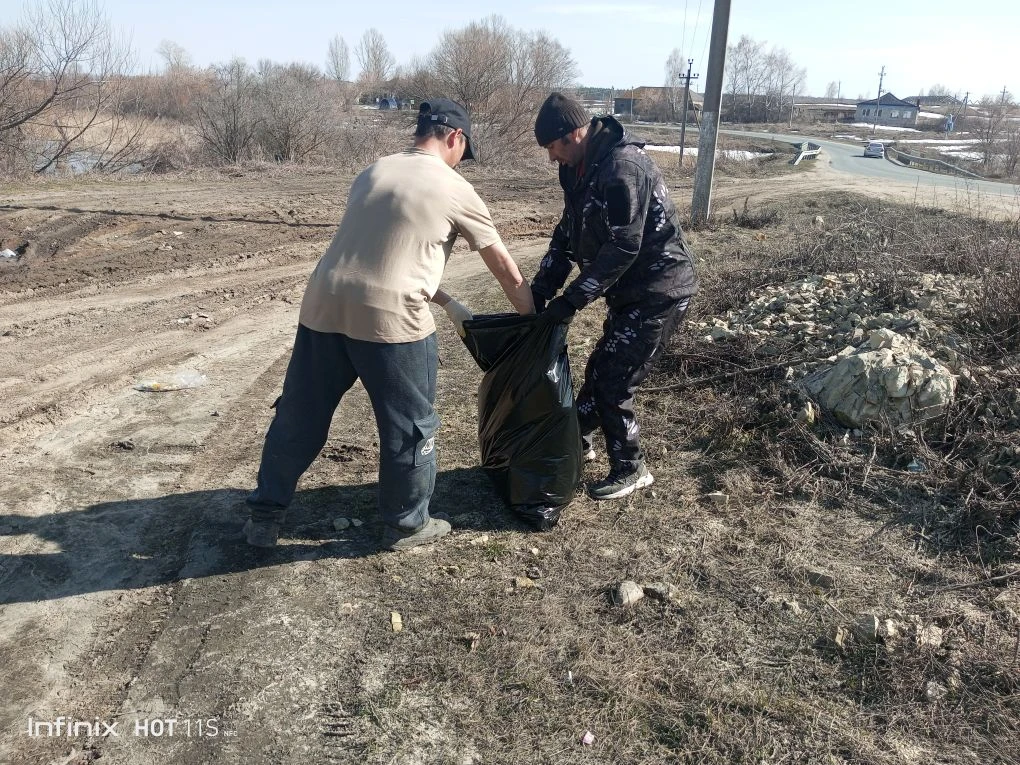 Под контролем главы администрации Липовского МО Ольги Быковой продолжаются мероприятия по благоустройству