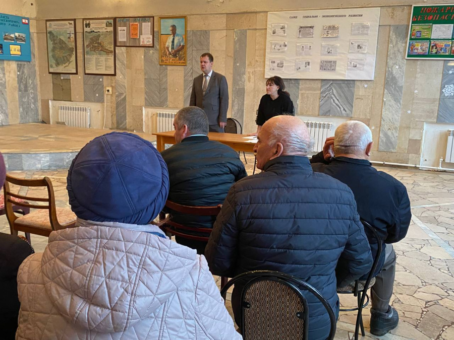 Глава района Артём Курочкин продолжает встречаться с жителями сёл нашего района Глава района Артём Курочкин продолжает встречаться с жителями сёл нашего района