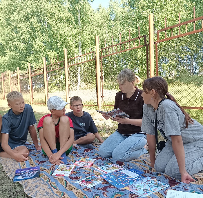 " Лето, книга и я"                                                                                                 Книжный пикник