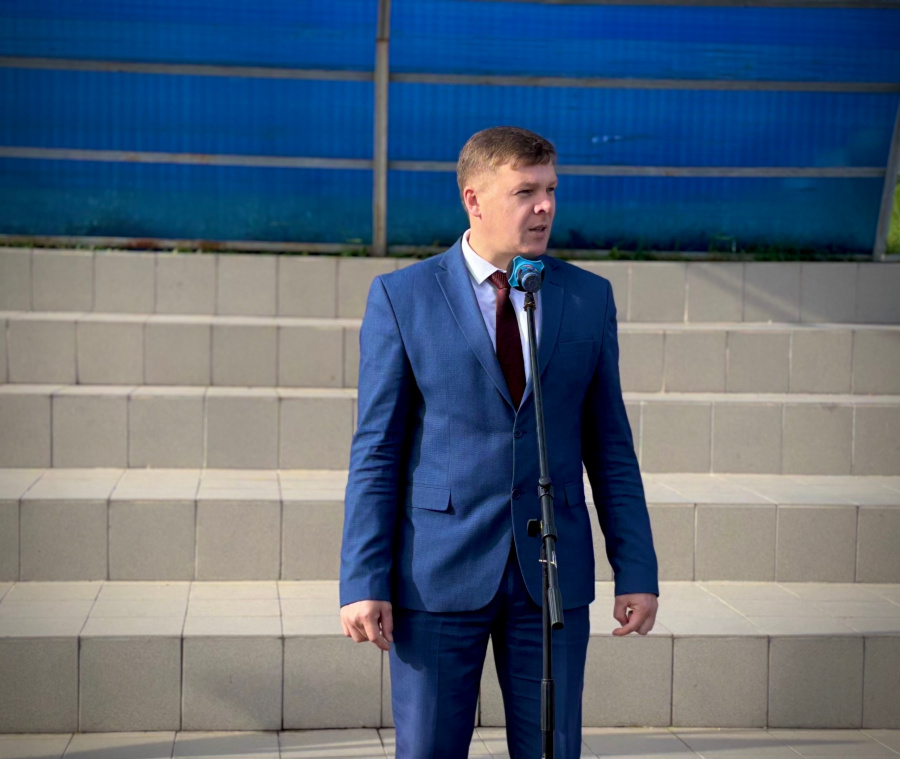 Глава района Андрей Кушнарёв поприветствовал участников акции «10 тысяч шагов к жизни»