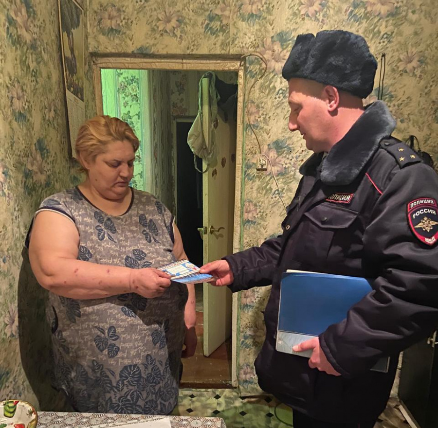 Участковый уполномоченный полиции провел беседы с гражданами по профилактике мошенничества
