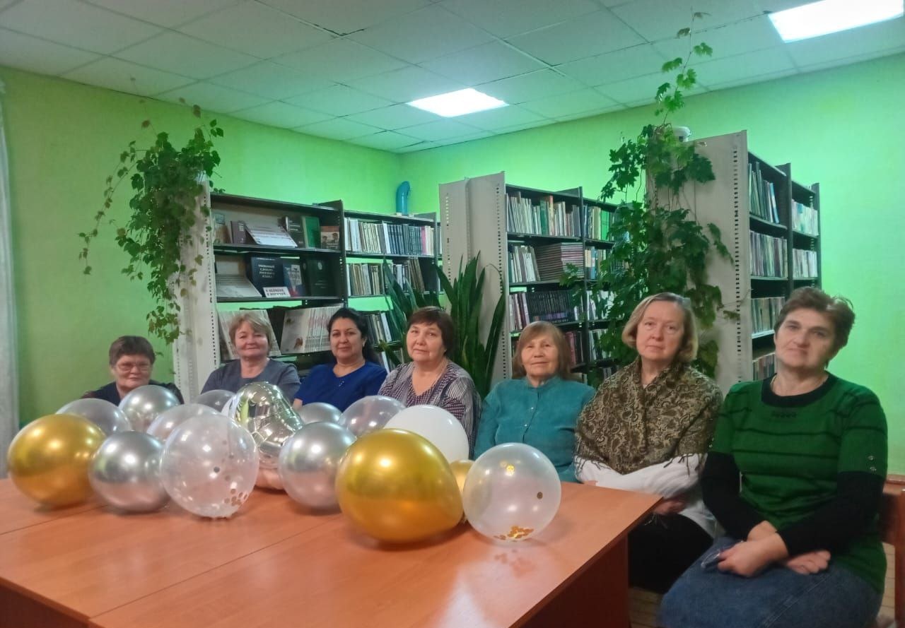 В преддверии праздника  в сельском клубе села Большая Гусиха состоялся литературно-музыкальный час "Свет материнской любви",