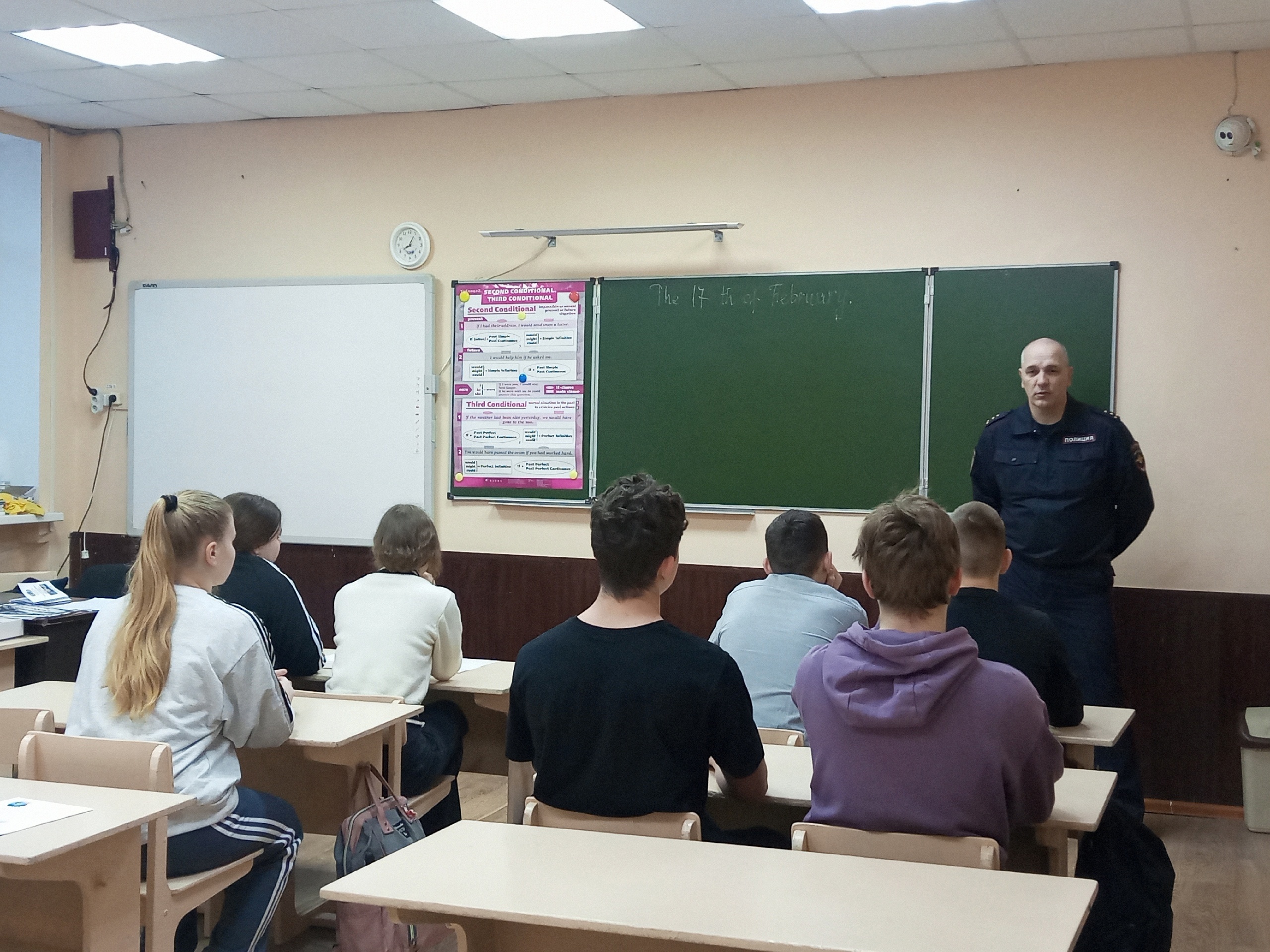 Участковые уполномоченные МО МВД России «Базарно-Карабулакский»  продолжают проводить  профилактические беседы  со школьниками 