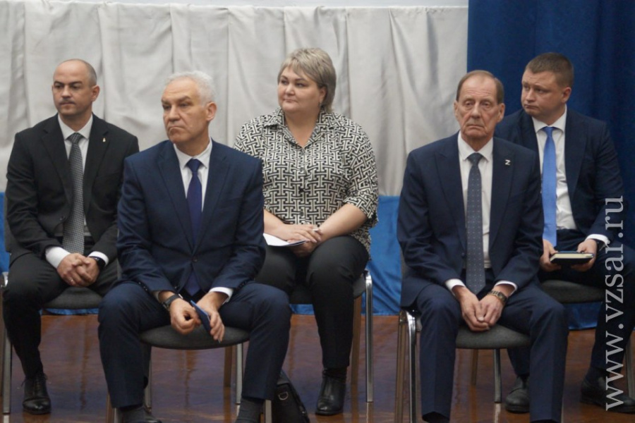 Глава района Н.В. Трошина в составе делегации от Базарно-Карабулакского района приняла участие во встрече актива области со спикером Госдумы В.В. Володиным Глава района Н.В. Трошина в составе делегации от Базарно-Карабулакского района приняла участие во встрече актива области со спикером Госдумы В.В. Володиным