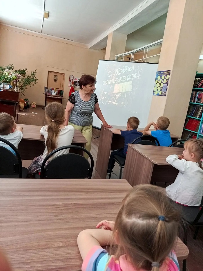 «Шоколаду каждый рад»                                                                      Познавательный час