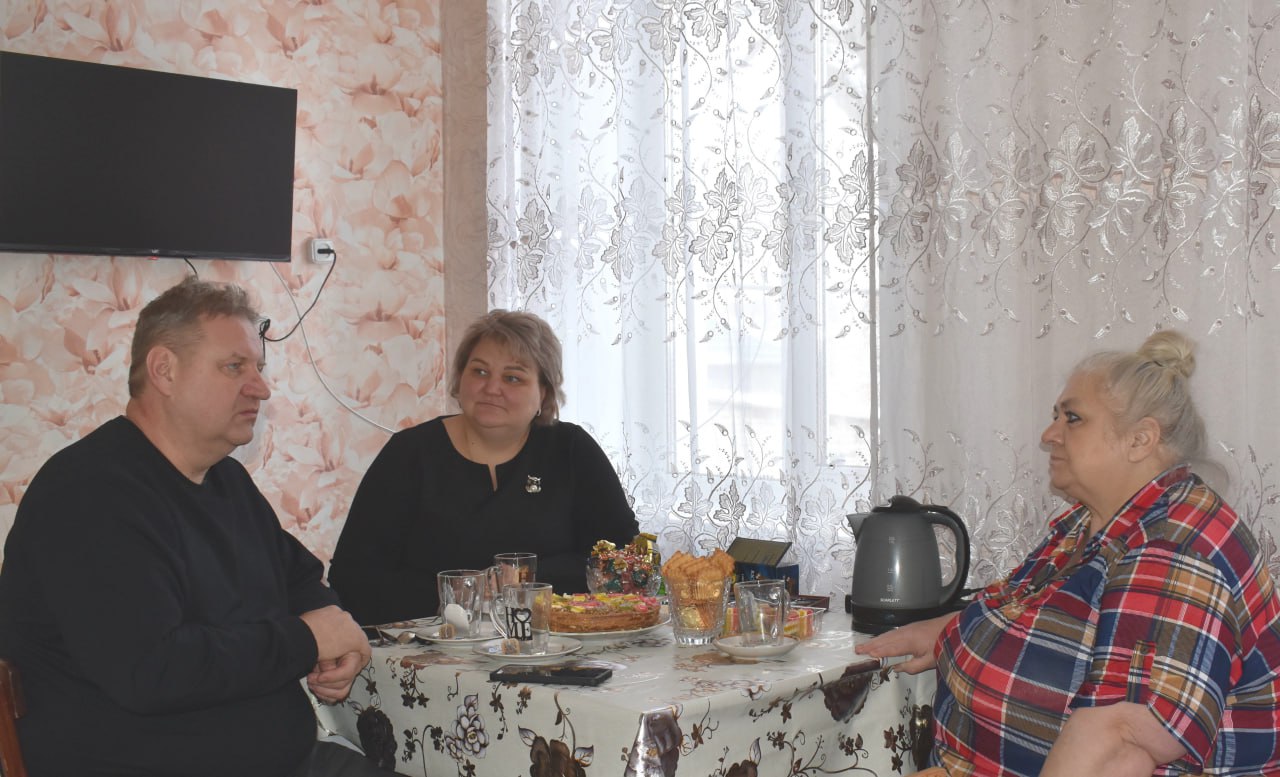 В Базарном Карабулаке маме участника СВО помогли капитально отремонтировать квартиру