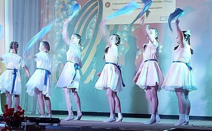 Акция-флешмоб «Синий платочек», посвящённая Дню Победы