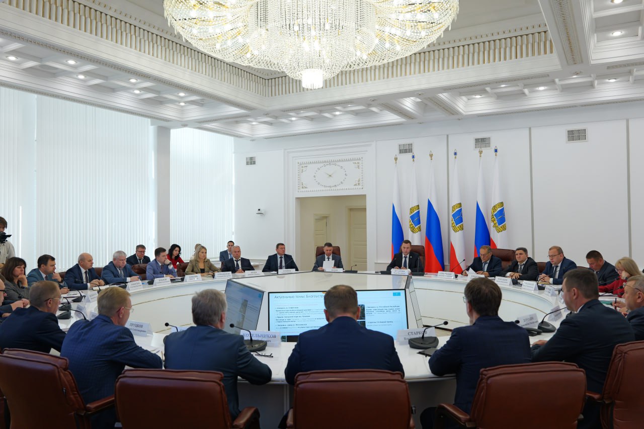 Губернатор Роман Бусаргин провел постоянно действующее совещание с зампредами и министрами Правительства области, а также главами районов