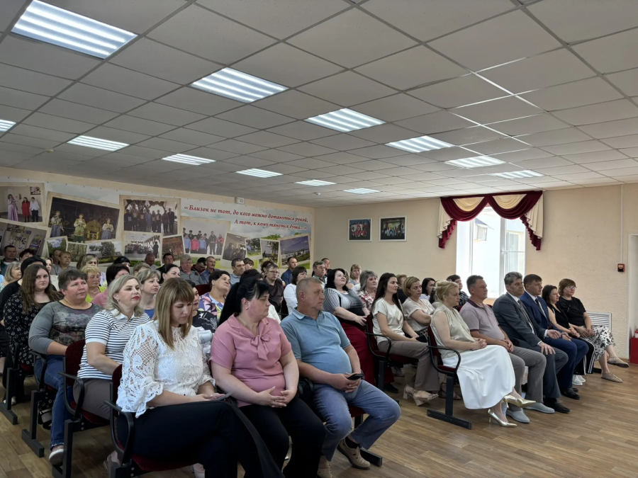 Глава района Андрей Кушнарёв принял участие в концерте в ГАУ СО «Адоевщинский дом‑интернат» 