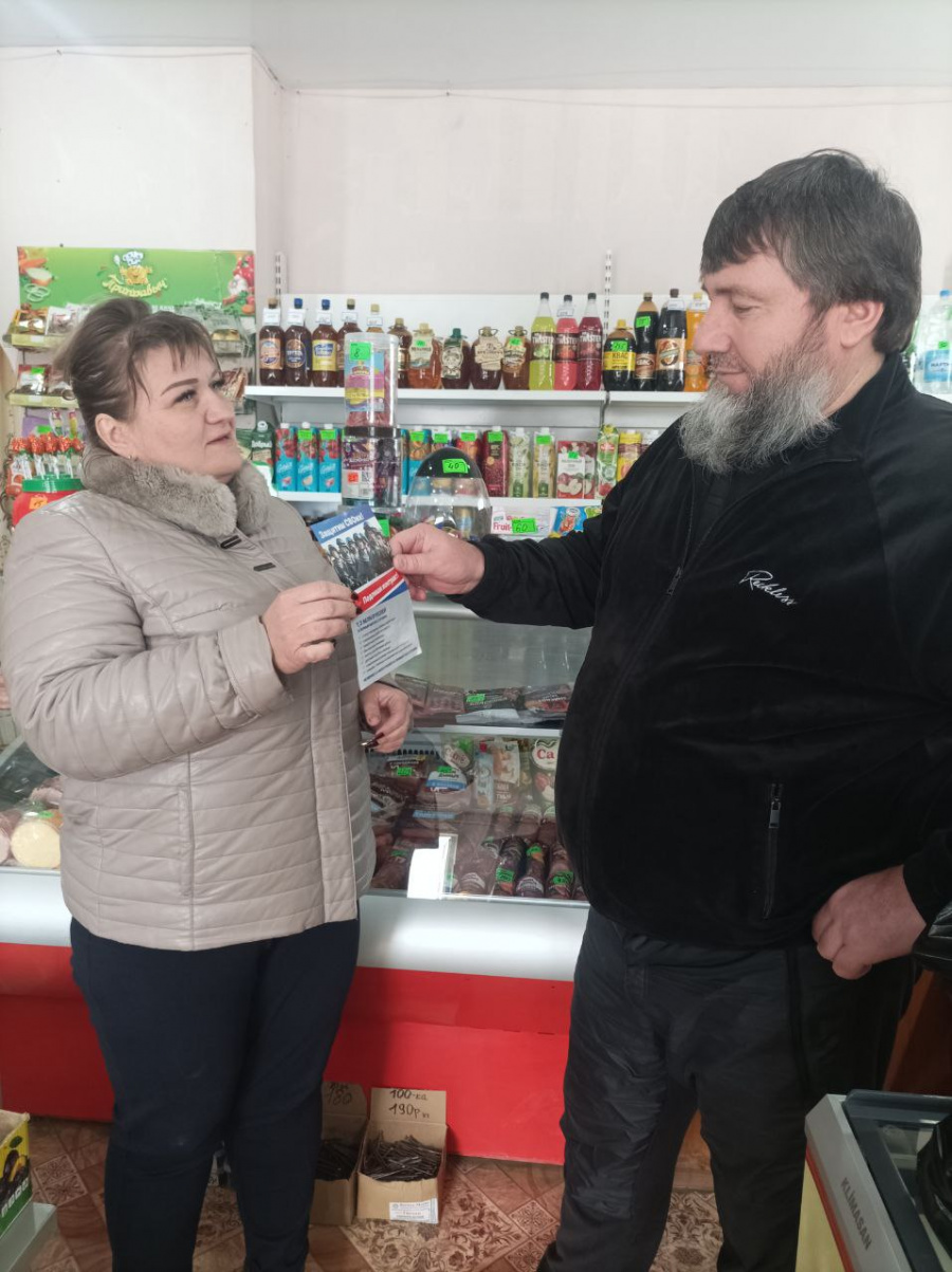 На территории  села Стригай специалистом администрации Старожуковского муниципального образования Осиповой С. Г.  и инспектором ВУС  Курнаковой Н. А. проведена разъяснительная работа среди населения о возможности службы по контракту